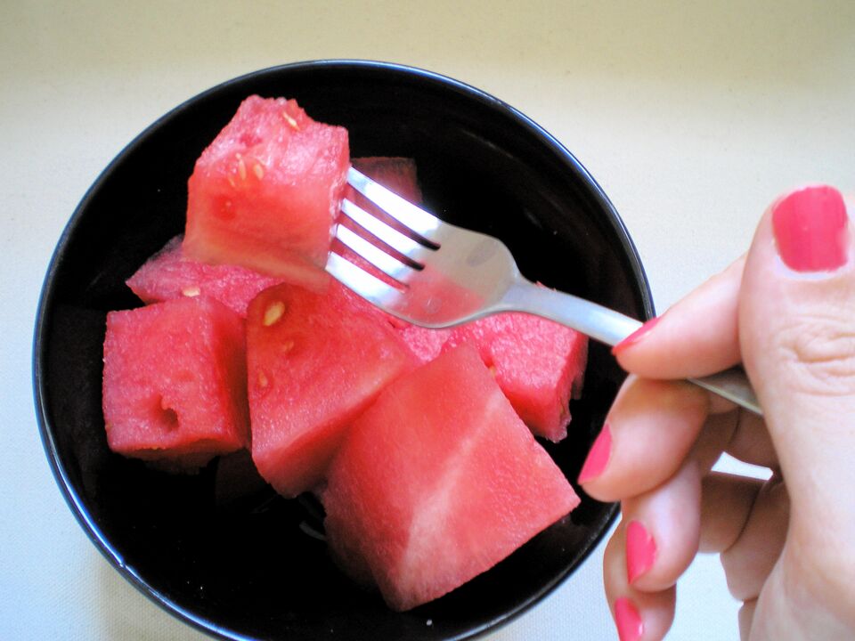 Iss Wassermelone, um überflüssige Pfunde loszuwerden
