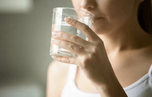 Trinken Sie Ihren Wasserstandard für den Tag