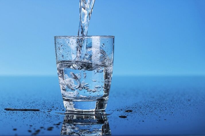 Trinken Sie ausreichend Wasser, um schnell abzunehmen