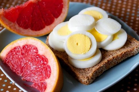 Eier und Grapefruit für die Diät Mai